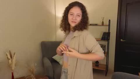 Lola online show from October 18, 2:07 pm