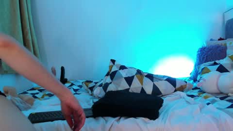 Snapshot of cynthiaa33 chatting on January 20, 3:15 am cynthiaa33 online show from January 20, 3:15 am