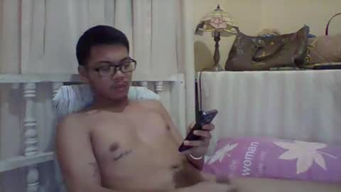 cyrenzortegal online show from April 8, 8:31 pm