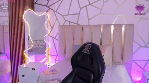 cyrus_tay online show from April 1, 11:33 am