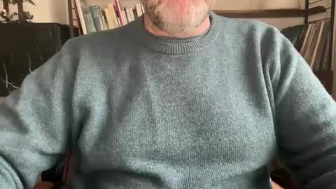 Snapshot of d_bowie chatting on December 17, 10:21 am d_bowie online show from December 17, 10:21 am