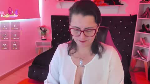 Mia  online show from October 4, 11:41 am