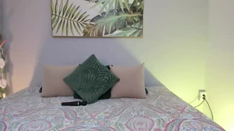 Snapshot of daaphne__ chatting on October 2, 11:50 am Daphne online show from October 2, 11:50 am