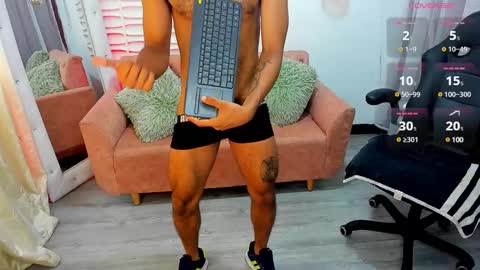 Snapshot of daarkomalfoy chatting on February 18, 8:47 pm Mauricio online show from February 18, 8:47 pm