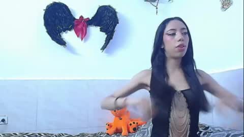Snapshot of dabria_luxe chatting on June 30, 10:33 pm dabria_luxe online show from June 30, 10:33 pm