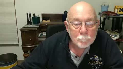 Snapshot of dack47 chatting on December 3, 3:52 am dack47 online show from December 3, 3:52 am