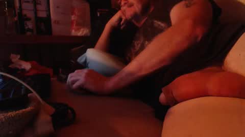 Snapshot of daddiesmonstercock chatting on December 16, 2:49 am daddiesmonstercock online show from December 16, 2:49 am