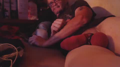 Snapshot of daddiesmonstercock chatting on December 19, 7:43 pm daddiesmonstercock online show from December 19, 7:43 pm