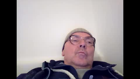 Snapshot of daddy91964 chatting on December 5, 8:44 pm daddy91964 online show from December 5, 8:44 pm