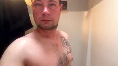 Snapshot of daddycam33 chatting on September 13, 7:35 pm DaddyCam33 online show from September 13, 7:35 pm