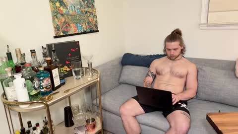 Snapshot of daddydaydrinkz chatting on December 11, 7:09 am DaddydayDrinkz online show from December 11, 7:09 am