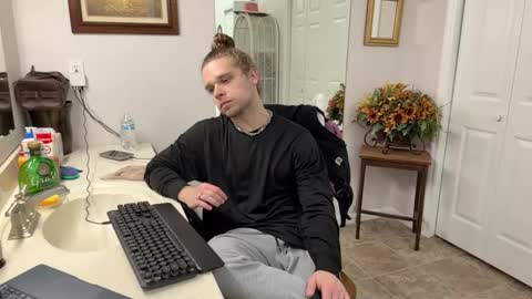 Snapshot of daddydaydrinkz chatting on February 17, 5:47 am DaddydayDrinkz online show from February 17, 5:47 am