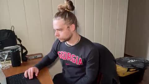 Snapshot of daddydaydrinkz chatting on December 3, 9:57 pm DaddydayDrinkz online show from December 3, 9:57 pm