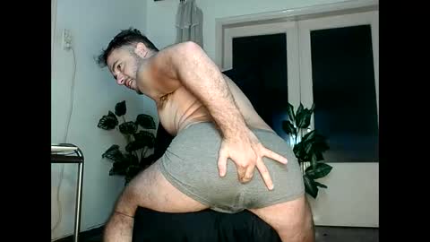 Snapshot of daddyfeet29 chatting on September 30, 9:47 am Greekboy28 online show from September 30, 9:47 am
