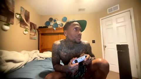 sexy tatted king bbc online show from April 1, 8:39 pm