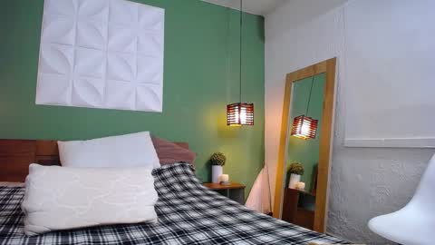 Snapshot of daddys_little_secrett chatting on December 5, 5:50 pm Valen online show from December 5, 5:50 pm