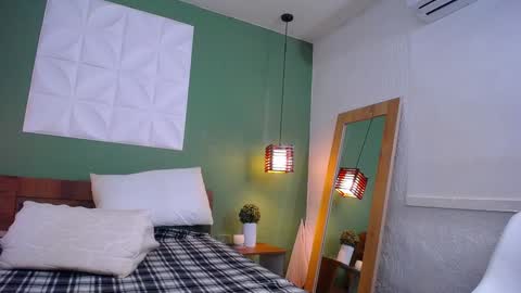 Snapshot of daddys_little_secrett chatting on January 4, 4:54 pm Valen online show from January 4, 4:54 pm