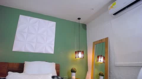 Snapshot of daddys_little_secrett chatting on January 11, 5:07 pm Valen online show from January 11, 5:07 pm