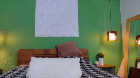 Snapshot of daddys_little_secrett chatting on February 27, 6:20 pm Valen online show from February 27, 6:20 pm