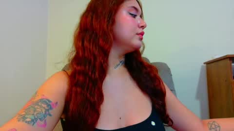 Snapshot of daddys_little_secrett chatting on October 10, 11:59 pm Valen online show from October 10, 11:59 pm