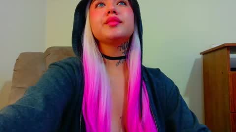 Snapshot of daddys_little_secrett chatting on October 13, 3:39 am Valen online show from October 13, 3:39 am