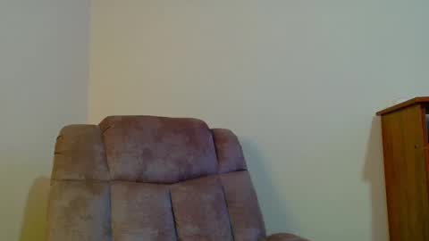 Snapshot of daddys_little_secrett chatting on October 14, 1:50 am Valen online show from October 14, 1:50 am