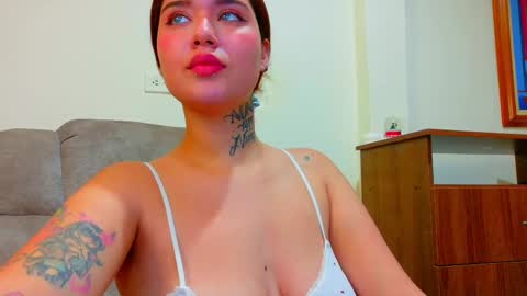 Snapshot of daddys_little_secrett chatting on November 3, 3:30 am Valen online show from November 3, 3:30 am