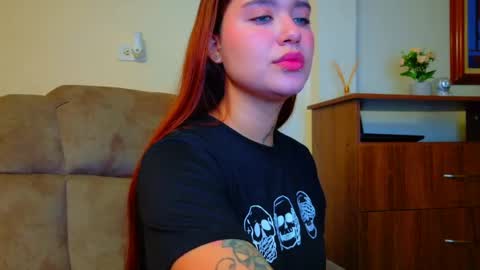Snapshot of daddys_little_secrett chatting on May 26, 2:29 am Valen online show from May 26, 2:29 am