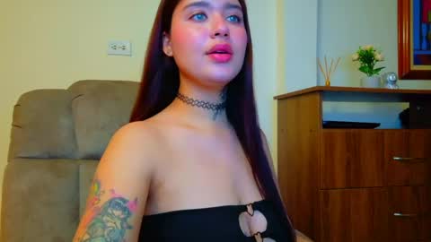 Snapshot of daddys_little_secrett chatting on June 3, 2:58 am Valen online show from June 3, 2:58 am