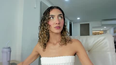 Snapshot of daddysgirrl1_ chatting on December 7, 5:15 am Bethany online show from December 7, 5:15 am