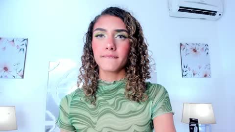 Snapshot of daddysgirrl1_ chatting on December 13, 8:41 am Bethany online show from December 13, 8:41 am