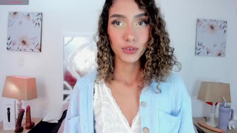 Snapshot of daddysgirrl1_ chatting on December 17, 5:51 am Bethany online show from December 17, 5:51 am