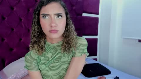 Snapshot of daddysgirrl1_ chatting on December 27, 5:52 am Bethany online show from December 27, 5:52 am