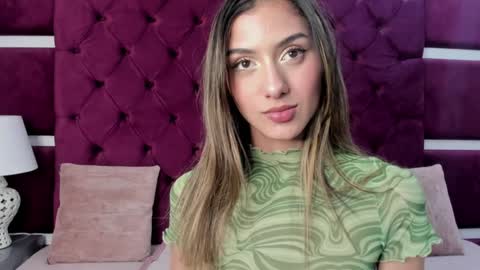 Snapshot of daddysgirrl1_ chatting on January 15, 6:12 am Bethany online show from January 15, 6:12 am