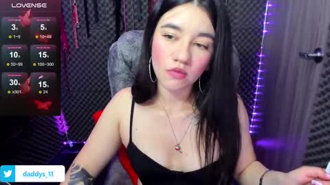 Snapshot of daddyspetite_ chatting on January 29, 4:19 pm Lili online show from January 29, 4:19 pm