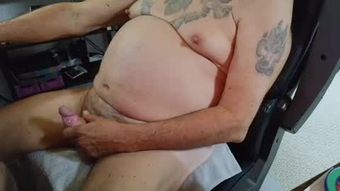 Snapshot of daddytrash chatting on May 30, 2:19 am daddytrash online show from May 30, 2:19 am