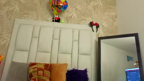 daffnelewis online show from April 20, 11:02 am