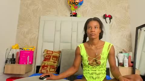 daffnelewis online show from April 23, 11:09 am