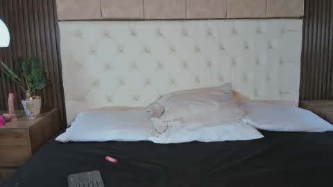 dafne_hillss online show from September 18, 12:29 pm