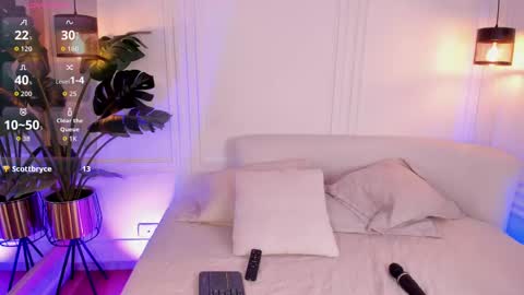 dafne_hillss online show from November 22, 1:10 pm