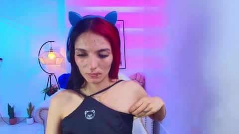 Snapshot of dafne_huges chatting on January 19, 3:21 pm dafne huges online show from January 19, 3:21 pm
