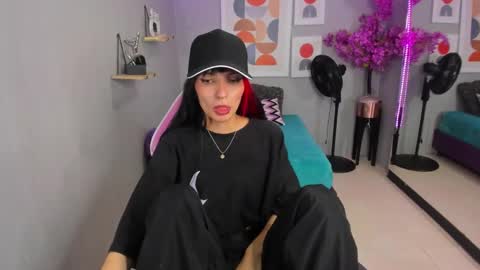 Snapshot of dafne_huges chatting on January 31, 8:12 pm dafne huges online show from January 31, 8:12 pm
