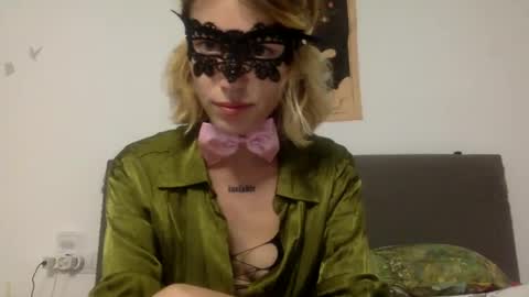 dafnesqueeze online show from December 2, 8:55 pm