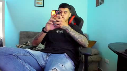 Snapshot of dage_19 chatting on December 5, 6:43 am my name is Jhon and I live in colombia online show from December 5, 6:43 am