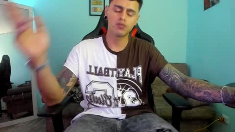 Snapshot of dage_19 chatting on December 9, 11:58 am my name is Jhon and I live in colombia online show from December 9, 11:58 am