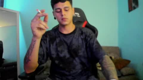 Snapshot of dage_19 chatting on December 18, 3:58 am my name is Jhon and I live in colombia online show from December 18, 3:58 am