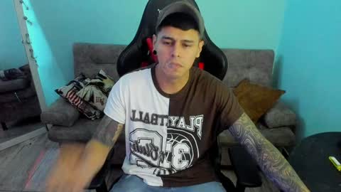 Snapshot of dage_19 chatting on December 30, 4:53 am my name is Jhon and I live in colombia online show from December 30, 4:53 am