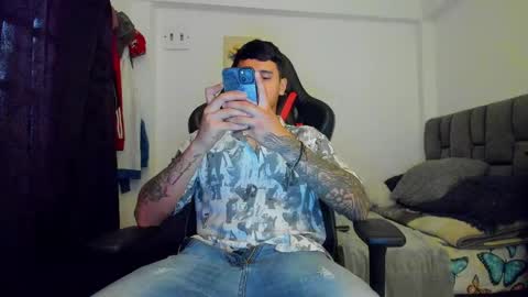 Snapshot of dage_19 chatting on February 25, 3:05 pm my name is Jhon and I live in colombia online show from February 25, 3:05 pm