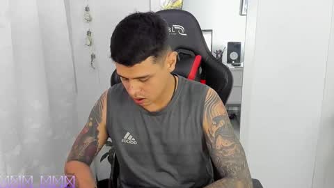 Snapshot of dage_19 chatting on February 13, 11:34 pm my name is Jhon and I live in colombia online show from February 13, 11:34 pm