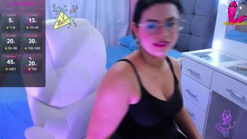 Snapshot of dahian_carter chatting on December 18, 10:57 pm Dahian  online show from December 18, 10:57 pm